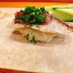 天寿し - しめ鯖。みょうがとネギ。