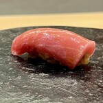 鮨 なんば - 中トロ　塩釜　香りとなめらかな舌触り　上品な脂が広がり旨味が追いかけてくる　目をつむり残り香を堪能しました