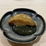 鮨 なんば - 蒸し鮑　うまみ溢れる鮑と餡　舎利入れたいです！