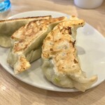 しょうがラーメン 七の庫 - ・餃子3個（380円）はデカいし、中身たっぷり！