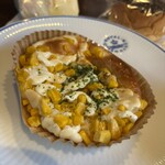 パントゥルーベ - 溢れんばかりのコーンでこの店の事を察して欲しい