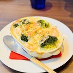 柴田屋酒店 喜多見ビール醸造所 - 海老とブロッコリーのこぼれグラタン