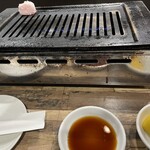 ホルモン焼肉 美津 - ロースターでいただくスタイル