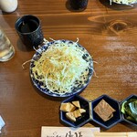 とんかつ 串揚げ 優膳 - 先付け、キャベツ、ランチドリンク