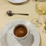 ヴィオレット・ステラ - アミューズ　垣見さんの赤かぶのポタージュスープ
黒毛和牛の柔らか煮　グラス白ワイン