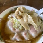 らあめん サンド - 肉肉しくてチュルリンとしたワンタン