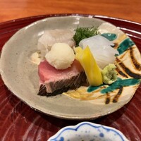 御料理 古川 - 刺身：いか、まぐろ、白身魚（ひらめだっけ…）