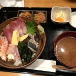 串焼きちゃんぷ - 海鮮丼　　¥1,000
                                具沢山