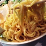 光来 - ２０１４/０７/　醤油ラーメンより太めの美味しい麺はﾁｮｲ餅っと感があります。