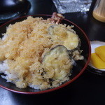 ひさご食堂 - 天丼\650。エビ２尾となすですが、天かすがたくさん載ってます