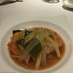 中国飯店 富麗華 - 大海老と九条葱のジンジャーソース炒め　ピリっとアクセントがあってとても美味しい