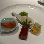 中国飯店 富麗華 - 前菜の盛り合わせ　どれもそれぞれ個性的で美味しかった