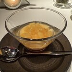 中国飯店 富麗華 - デザートのパイナップルプリン