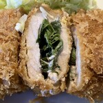 とんかつ とん吉 - たっぷりの大葉♡