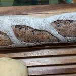 ボンデリスベーカリー - 黒米バタール