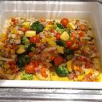 オールデイダイニング カリフォルニア - カジキマグロのソテー　彩野菜のスパイシーサルサ