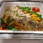 オールデイダイニング カリフォルニア - 鶏モモ肉と茸のクリーム煮込み　チェダーチーズ風味