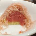 オールデイダイニング カリフォルニア - モンブラン断面。中身はいちごアイスだけかと思いきや、いちごの餡でした！