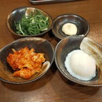 油そば専門店 歌志軒 - 追加トッピング（青ネギ、マヨネーズ、キムチ、半熟卵）