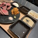 新宿牛タンローストビーフ 白か黒 - 