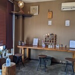 カレー食堂 ビリヤタ - シンプルで洒落た店内