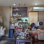 カレー食堂 ビリヤタ - 奥に厨房