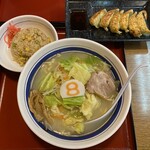 ８番らーめん 御幸店 - 