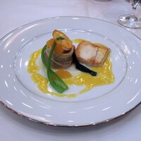 ル・トリアノン - 沼津漁港直送鮮魚の湯葉巻、冬野菜のピューレと小田原みかんのソース