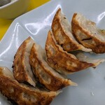 味心 - カリッと焼き上がった餃子