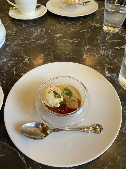 『美しい建築の中で頂くパレットプレートとふわふわパン』by mlle18 : Cafe 1894 - 二重橋前/カフェ [食べログ]