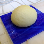 クイントカント - このブルーのステンドグラス？も鮮やかでした、パンももっちり