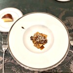 SALONE 2007 - ④お皿の端のエスプレッソパウダーを少し付けてアクセントに｡（ソースが飛んだのではありません^^;）