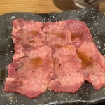 万両 南森町店 - 塩タン焼き