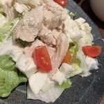 博多水炊き大和 - 蒸し鶏とモッツァレラチーズのシーザーサラダ