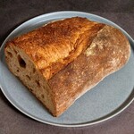 ブレッド＆サーカス - 石臼挽きのカンパーニュ (ハーフ) (380円)