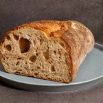 ブレッド＆サーカス - 石臼挽きのカンパーニュ (断面)