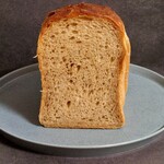 ブレッド＆サーカス - 玄米トースト (断面)