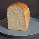 ブレッド＆サーカス - 天然酵母パンドミ (断面)