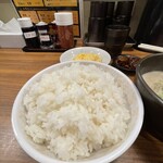 老虎苑 - ごはん、山盛りは50円増しですが、大食いの方はめちゃオススメです