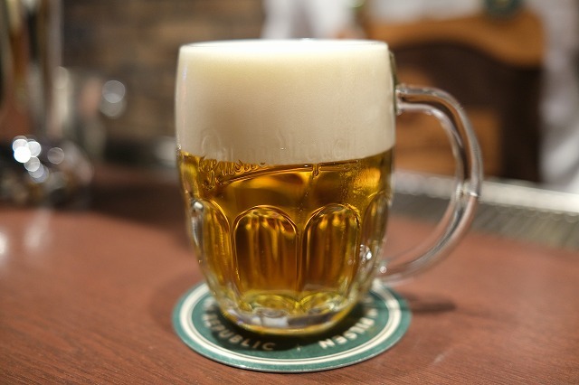 陶器手作り銀座ピルゼンのビアマグエンブレム付きジョッキ（2個セット