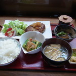 まつぼっくり - 料理写真:豆腐ハンバーグがメーンだった日替わりランチ（１１００円）