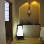 料亭こもだ - ２階の禁煙席　履物を脱いで中はテーブルスタイル