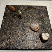 Simples - バカリャウル(魚の塩漬けとジャガイモのブラジル風コロッケ)、生鯖の燻製にサワークリーム、真イカのタウトレット、リベ(いとより鯛)の大葉ライスペーパー巻き