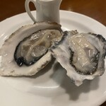 鉄板焼とワイン F.L.a.T - 生牡蠣　この日は北海道産