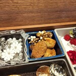 atelier HANADA - ラプサンスーチョンの茶葉を使ったマドレーヌ