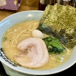 横浜家系ラーメン 剛麺家 - こってり豚骨味