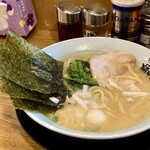 横浜家系ラーメン 剛麺家 - 薬味入れすぎると、スープが直ぐ冷める( ；∀；)