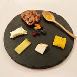 オトワ レストラン - 4種のチーズ盛り合わせ