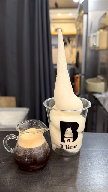 巨大アイスクリーム こんにちは☀️ アイスdeナイト天満です🍦 大名ソフト出張中の5