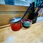 肉マシ鉄板食堂 - 【卓上調味料＝紅生姜×辛味】